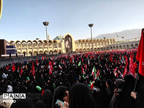 وداع با شکوه امت با قائد شهید در مصلی امام خمینی (ره)
