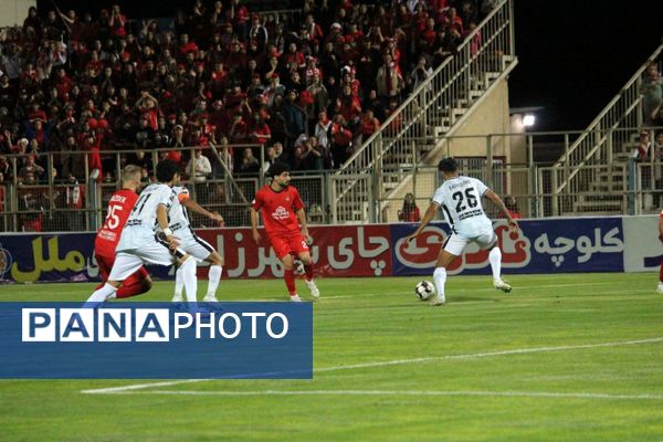 برد شیرین تراکتور در خانه مقابل آلمینیوم اراک