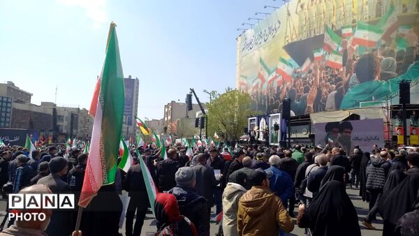 تشیع شهدای ناوشکن دنا و شهید لاریجانی در تهران