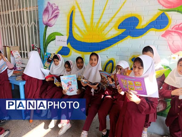 جشن کتاب و قصه‌گویی در دبستان شهید تنیده