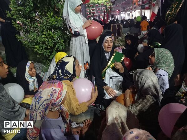 برنامه‌های ویژه میلاد پیامبر اکرم(ص) و هفته وحدت در میدان شهدای میناب