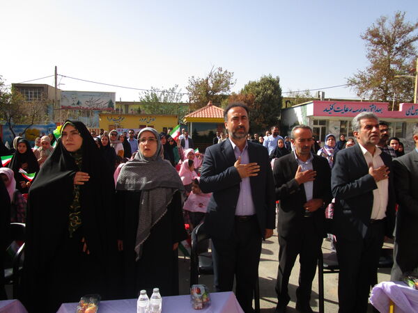 برگزاری جشن شکوفه‌ها در دبستان شاهد شهید سلطانی ناحیه یک کرج