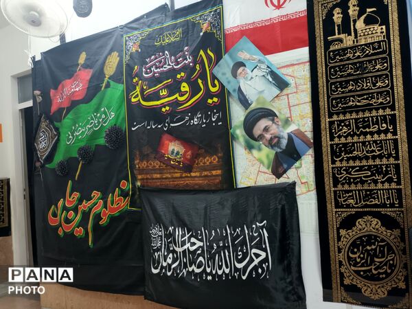 دبستان معراج منطقه ۱۰ تهران میزبان زائران مراسم تشییع رهبر شهید 