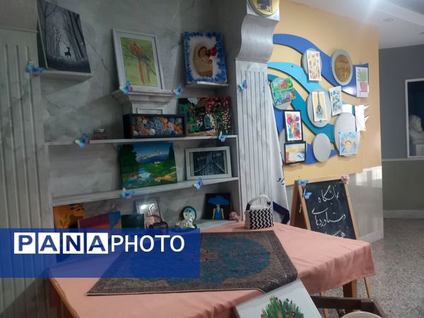 نمایشگاه دستاوردهای هنری دردبیرستان مصلی نژاد