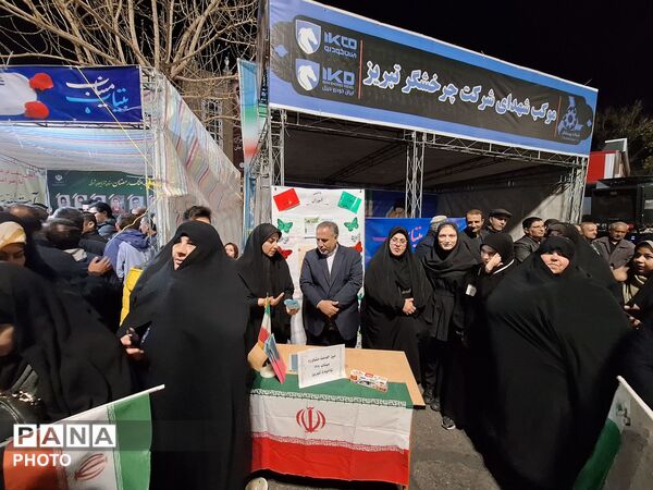 دیوار آرزوها با دلنوشته‌های آرمانی دانش‌آموزان 