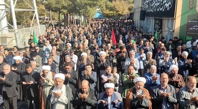 نماز باران در گلستان شهدای اصفهان