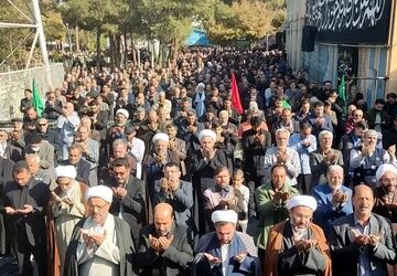 نماز باران در گلستان شهدای اصفهان