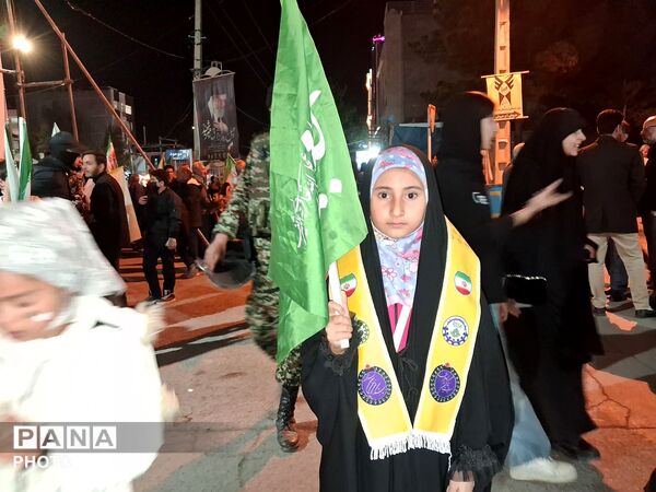 پنجاه و دو شب  در میدان پای کار ایران