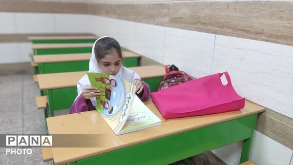 گام‌های استوار دانش آموزان مدرسه «طلعت بهاری»منطقه ۱۰ در روزهای منتهی به مهر