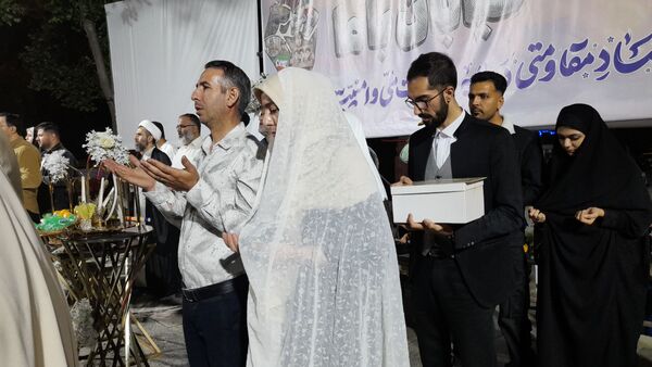 شب هشتادم، روایت عشقی خارج از قاب پیوند دو دل در میان خروش خیابان‌ها