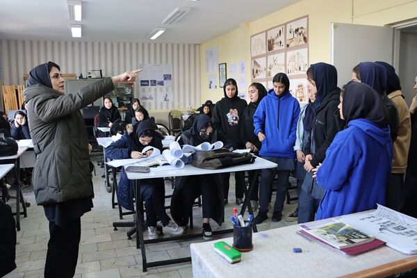افتتاح نمایشگاه مدرسه انقلاب در هنرستان فنی حرفه‌ای‌کارآفرین شهرستان پیشوا