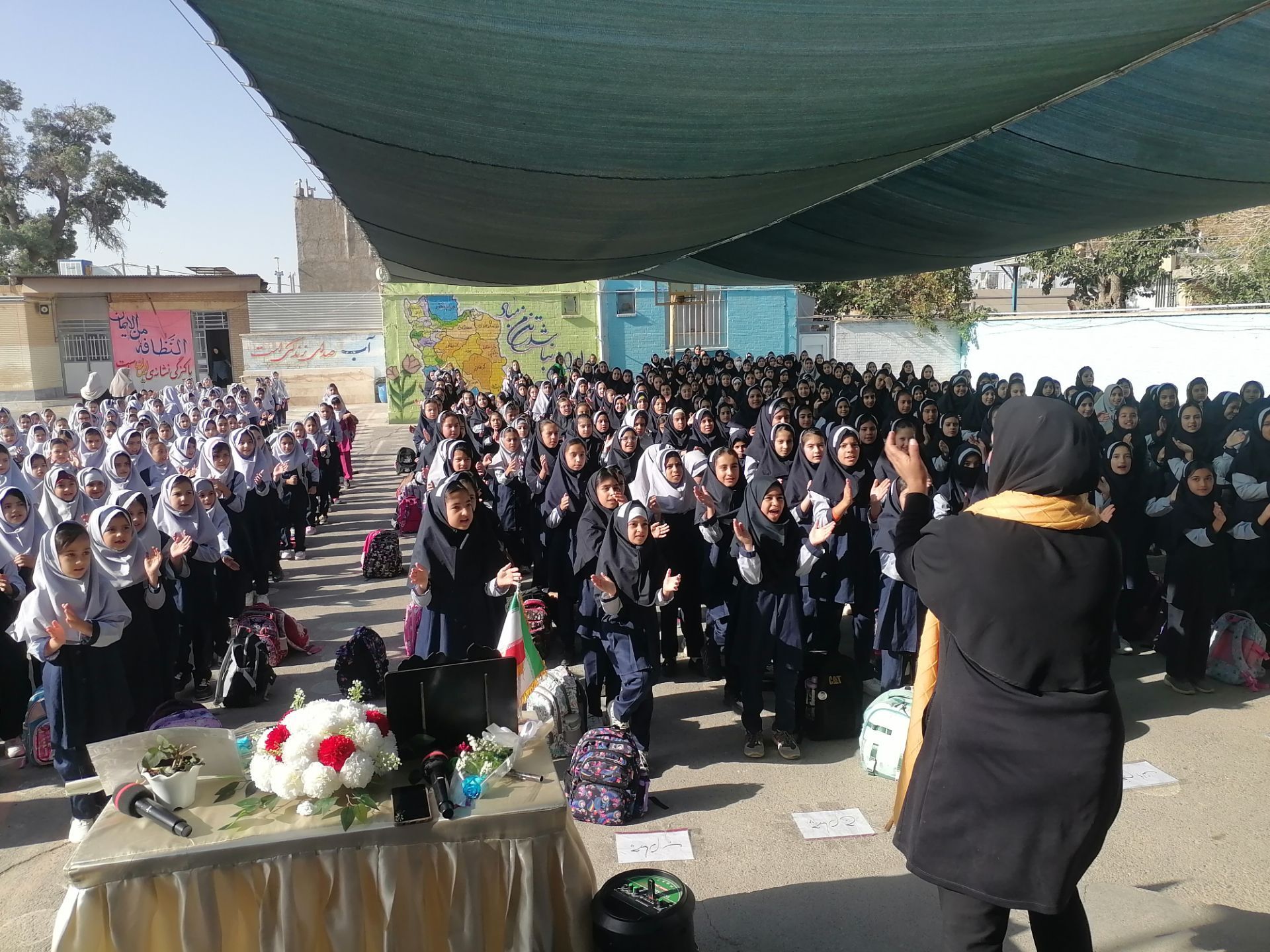 جشن آغاز سال تحصیلی در دبستان ناهید نخودی