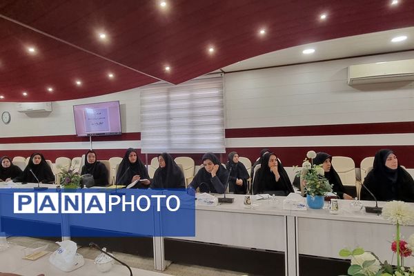 برگزاری کارگاه‌های آموزشی مهارت ارتباط مؤثر و سبک زندگی اسلامی-ایرانی ویژه رابطین امور بانوان منطقه کهریزک 