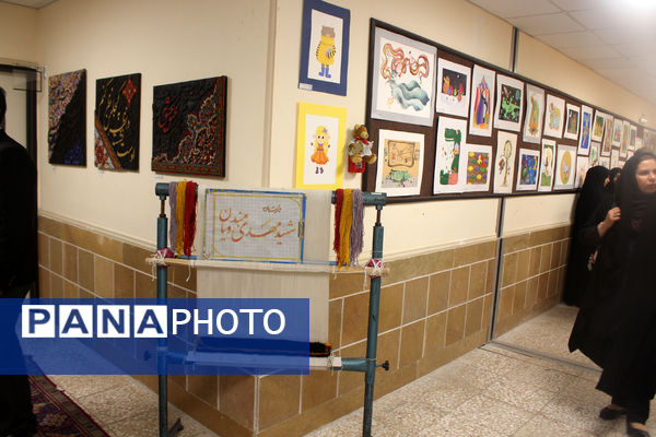 برپایی نمایشگاه هفته مشاغل در هنرستان شهید مهدی هندویان قم
