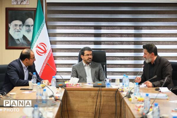 حضور استاندار همدان در کنار اعضای بهزیستی