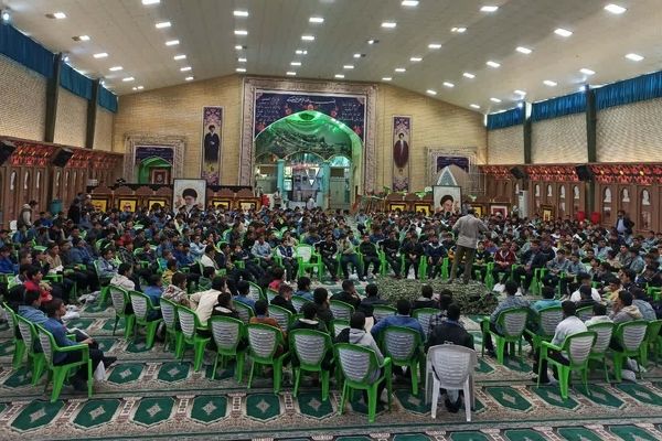 حضور دانش آموزان پایه نهم در کنگره شهدا برای اردوی عملی آمادگی دفاعی 