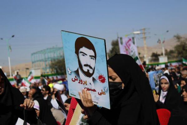 حضور پرشور دانش‌آموزان گچساران در راهپیمایی ۲۲ بهمن