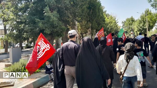 عاشقان حسینی ( ع) به یاد پیاده روی اربعین در نیشابور پیاده روی کردند-۳