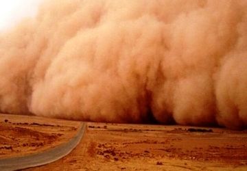 طوفان گرد و خاک در ۱۲ استان