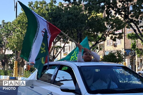 رژه‌ خودرویی با پرچم مقدس آستان‌قدس‌رضوی به مناسب دهه کرامت در بهارستان