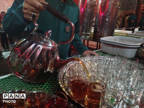 خادمان چایخانه حضرت زهرا (س) میزبان اجتماعات مردمی 