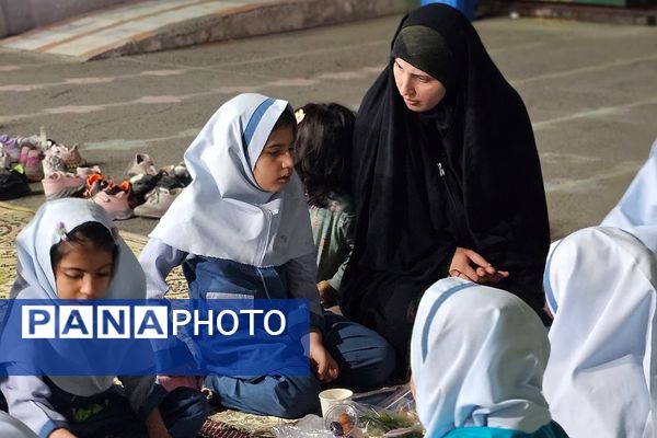 برپایی سفره افطار برای روزه اولی‌ها در دبستان دخترانه ام‌البنین شهرری
