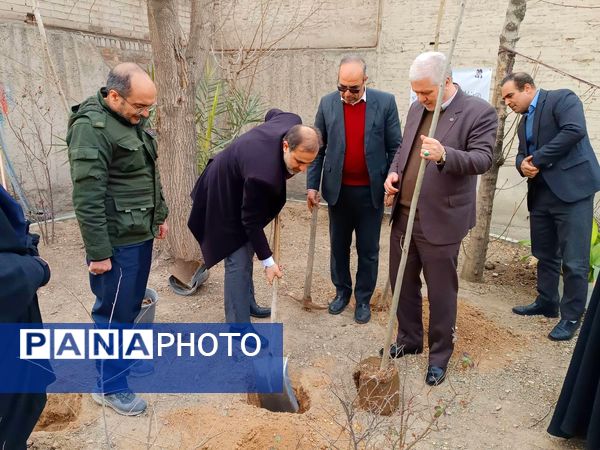 روز درختکاری در منطقه ۱۶