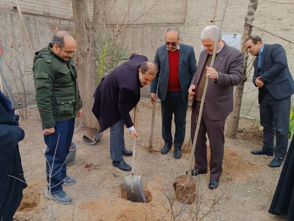 روز درختکاری در منطقه ۱۶
