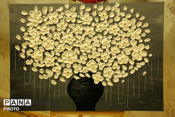 غرفه مهارتی و خدمات‌رسانی رشته‌های گرافیک و فتوگرافیک هنرستان تراز شهید سادلجی در کبودراهنگ 