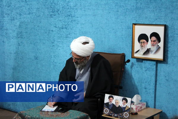 دیدار مربیان و اعضای منتخب سازمان دانش‌آموزی سمنان با نماینده ولی‌فقیه در استان 