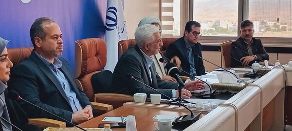 نشست بین نسلی دانش‌آموزان دختر منتخب با حضور مشاور وزیر و استاندار 
