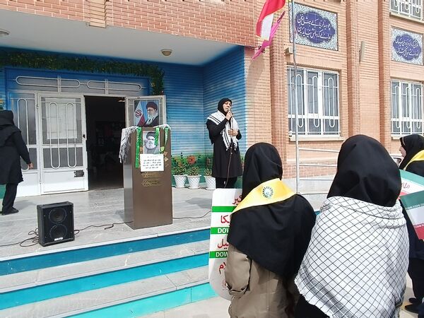نکوداشت شهادت رهبر مقاومت در دبیرستان شهید باقری 