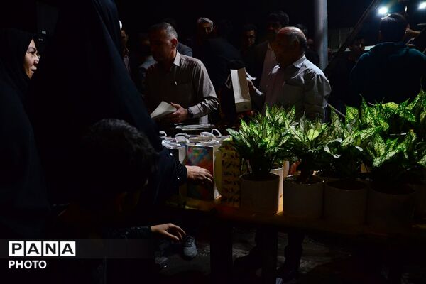تقدیر از معلمان و فعالان فرهنگی در هفته گرامیداشت مقام معلم در میدان شهید بروجردی 