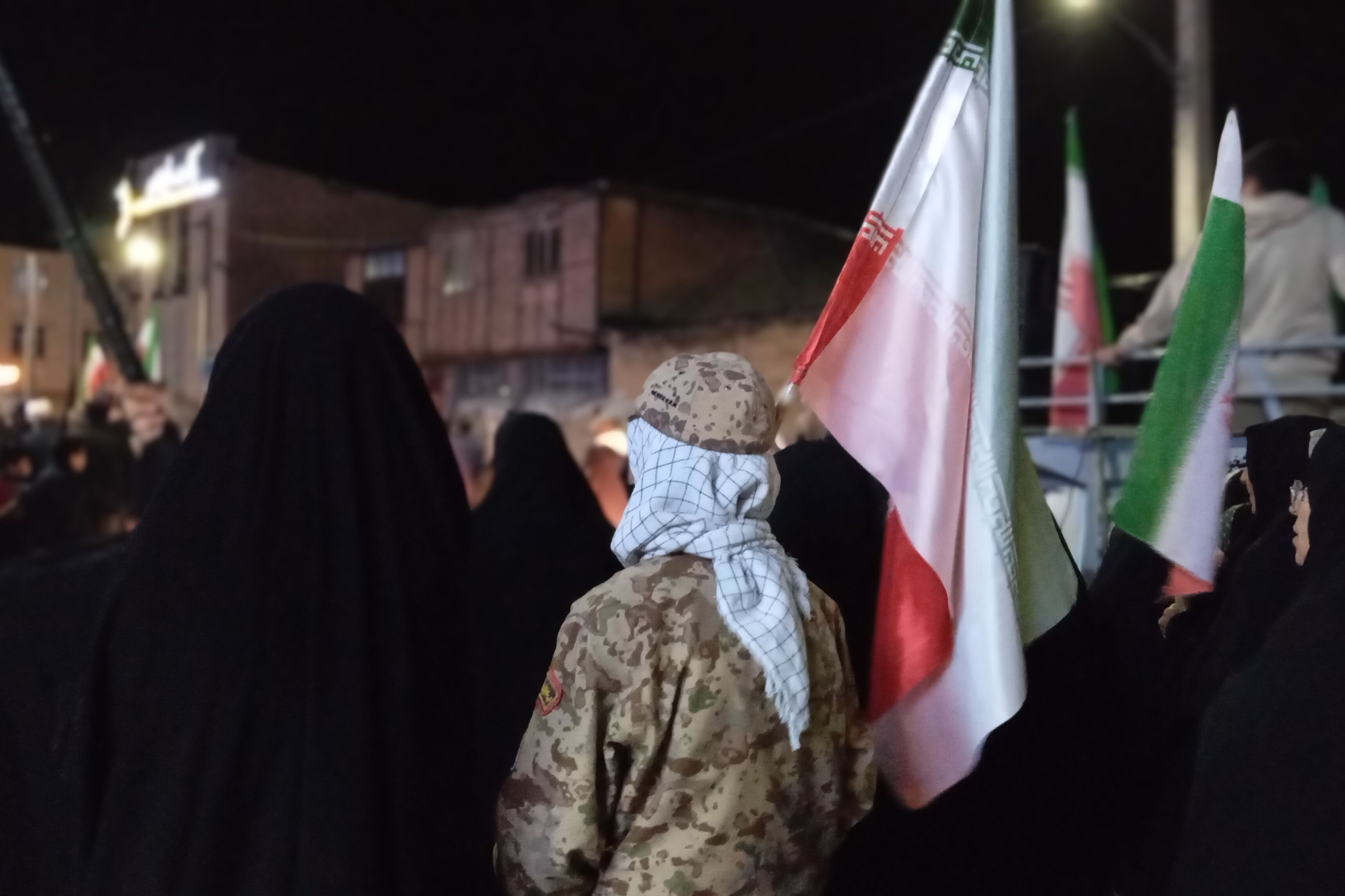 مردم بن تا پیروزی نهایی در خیابان می‌مانند