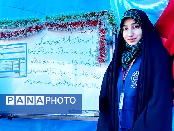 حضور دانش‌آموزان در راهپیمایی ۲۲ بهمن شهرستان پردیس 