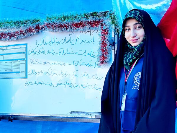 حضور دانش‌آموزان در راهپیمایی ۲۲ بهمن شهرستان پردیس 