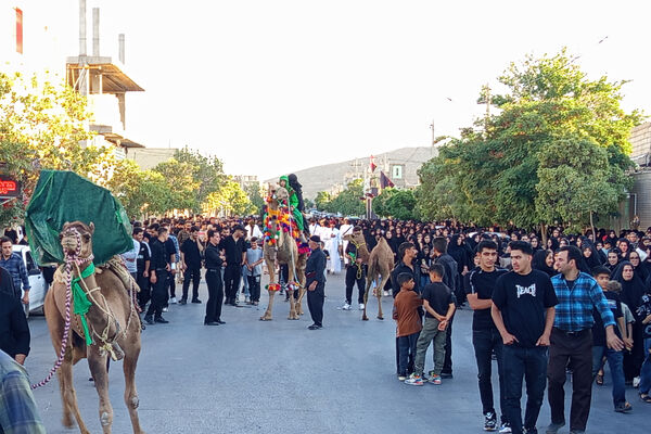استقبال از ماه محرم با آیین سنتی چاووش‌خوانی در شهر بهمن