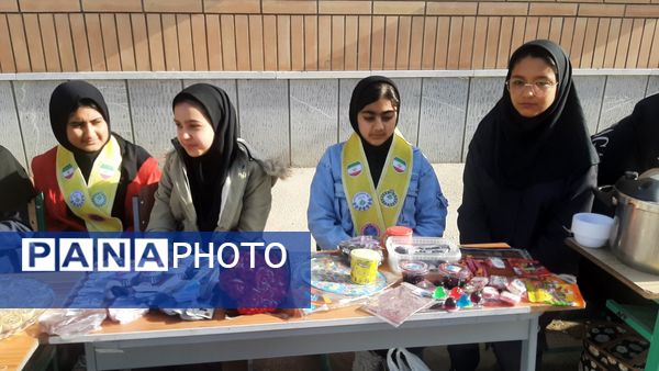 گشایش نمایشگاه «ایرانمون» در دبیرستان نیایش با بازارچه دانش آموزی