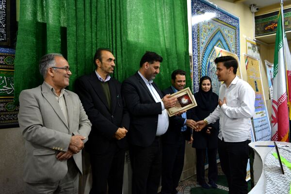 زنگ پژوهش در بهارستان‌دو