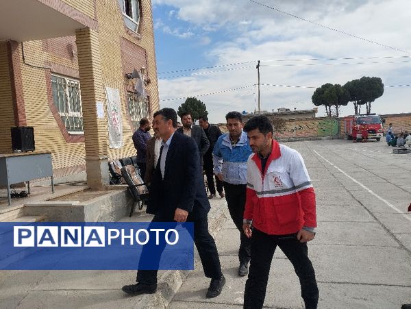 مانور زلزله در دبیرستان شهید مراتی خانلق