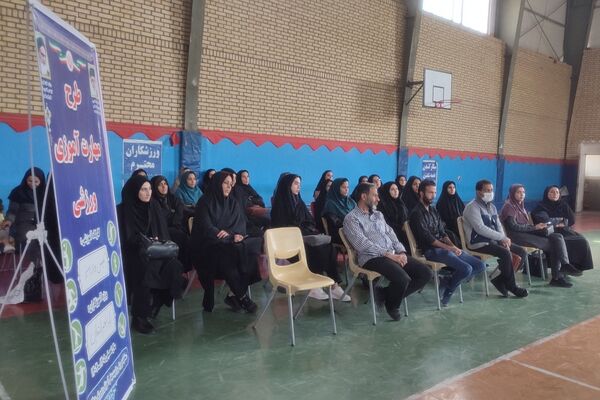 کارگاه تنیس روی میز برای آموزگاران؛ گامی برای اجرای دقیق طرح مهارت آموزی