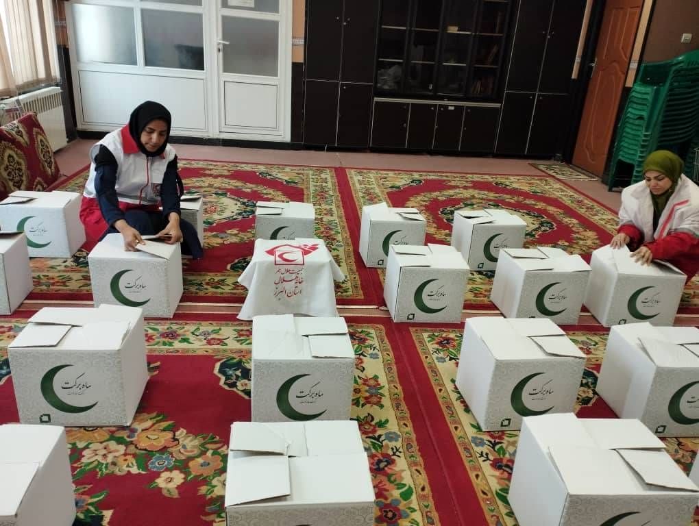 ۸۰ بسته معیشتی در گلستان کرج توزیع شد