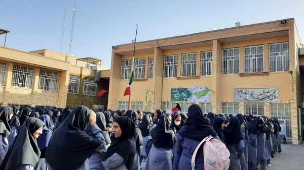 طنین زنگ مهر، ایثار و مقاومت در دبیرستان شاهد طالقانی