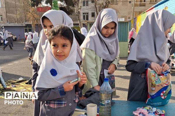 بازارچه دانش آموزی در دبستان شهید ناصری ناحیه دو شهرری 