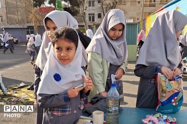 بازارچه دانش آموزی در دبستان شهید ناصری ناحیه دو شهرری 