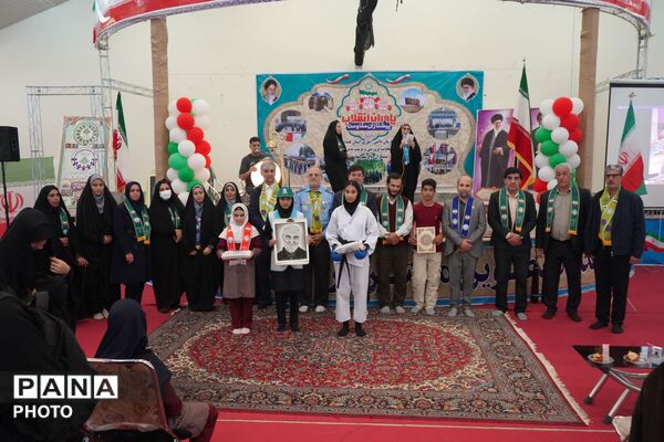 همایش یاوران انقلاب، پیشتازان مقاومت در نهاوند