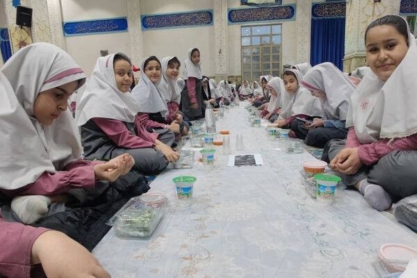 برگزاری سفره افطاری به مناسبت ماه مبارک رمضان در مدارس ناحیه دو شهرری 
