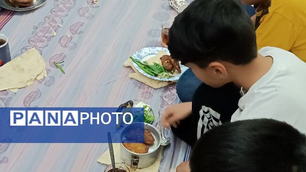 افطاری دومین روز اعتکاف دانش آموزی «سه روز در بهشت»