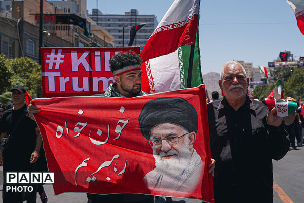 تشییع پیکر رهبر شهید انقلاب در مشهد مقدس-۳