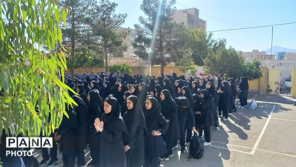 طنین زنگ مهر و مقاومت در دبیرستان دخترانه شهید حسن انصاری 
